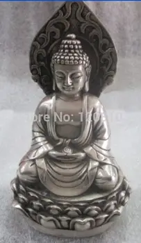 Antik Çin heykeli Buda'nın gümüş kaplamalı pirinci vardı.buda