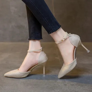 Net Kırmızı Yüksek topuklu Sandalet kadın 2022 Yaz Yeni Stiletto Sivri Burun Sığ Ağız Tek kelime Toka tek ayakkabı Kadın